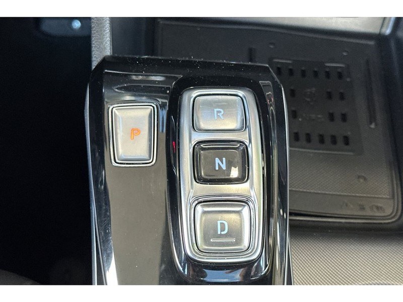 Hyundai Sonata Vehicle Full-screen Gallery Image 23