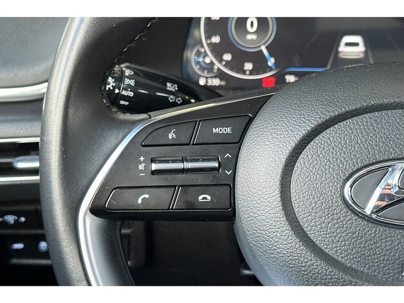 Hyundai Sonata Vehicle Full-screen Gallery Image 26