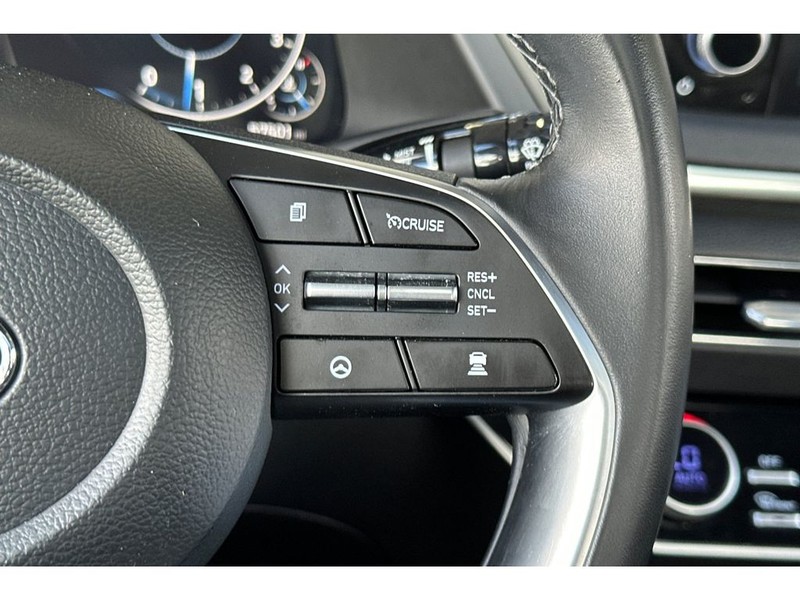Hyundai Sonata Vehicle Full-screen Gallery Image 27