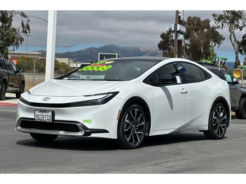Toyota Prius Prime Vehicle Full-screen Gallery Image 08