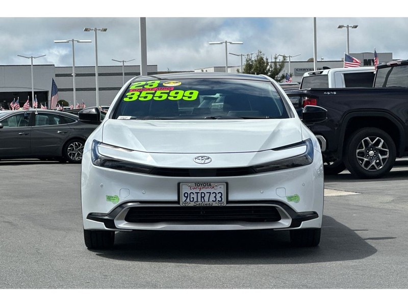 Toyota Prius Prime Vehicle Full-screen Gallery Image 09