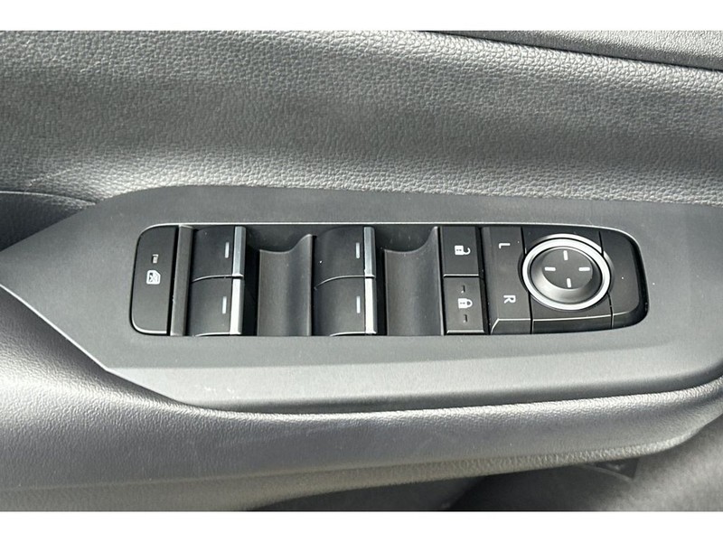 Toyota Prius Prime Vehicle Full-screen Gallery Image 12