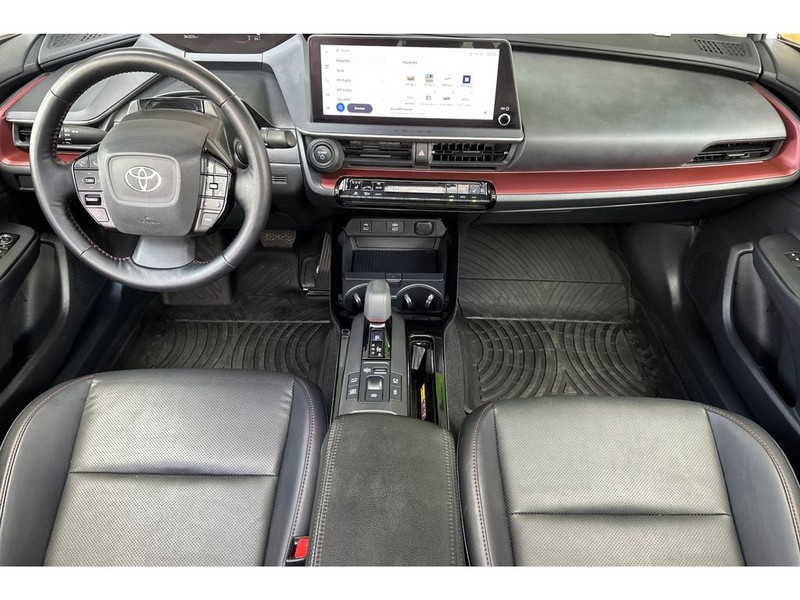 Toyota Prius Prime Vehicle Full-screen Gallery Image 14
