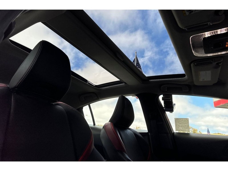 Toyota Prius Prime Vehicle Full-screen Gallery Image 18