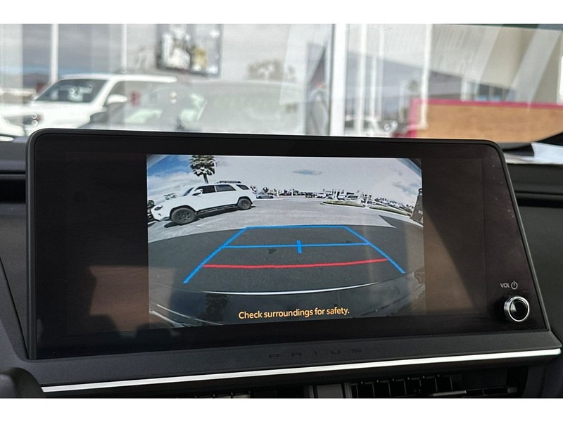 Toyota Prius Prime Vehicle Full-screen Gallery Image 21