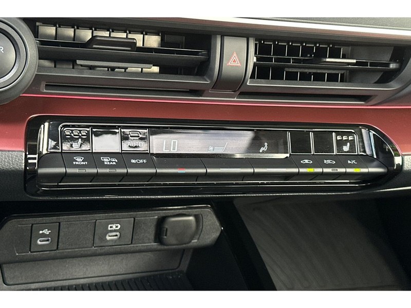 Toyota Prius Prime Vehicle Full-screen Gallery Image 22