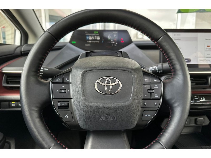 Toyota Prius Prime Vehicle Full-screen Gallery Image 25