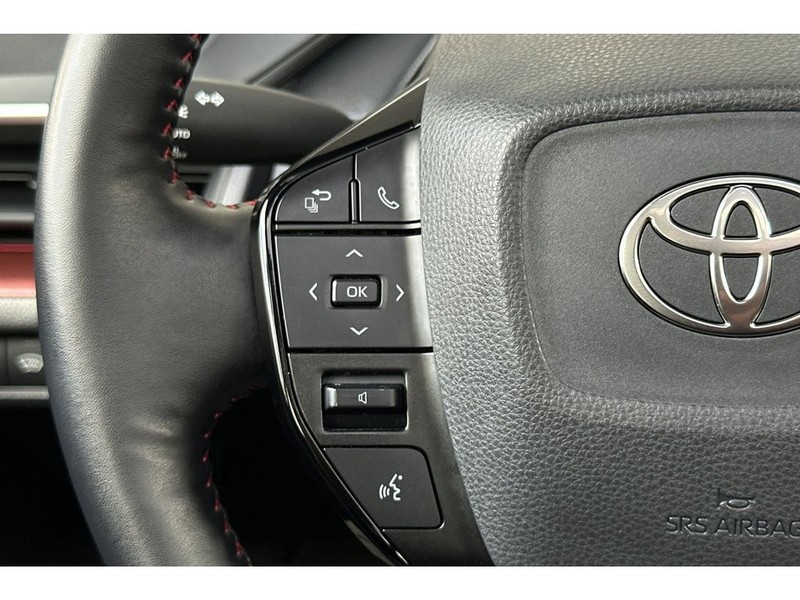 Toyota Prius Prime Vehicle Full-screen Gallery Image 26