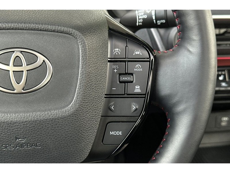 Toyota Prius Prime Vehicle Full-screen Gallery Image 27