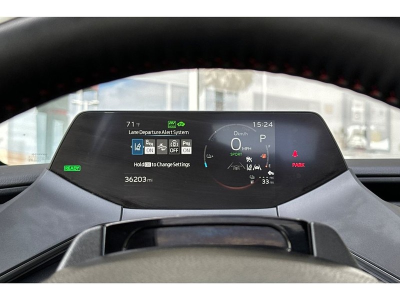 Toyota Prius Prime Vehicle Full-screen Gallery Image 28