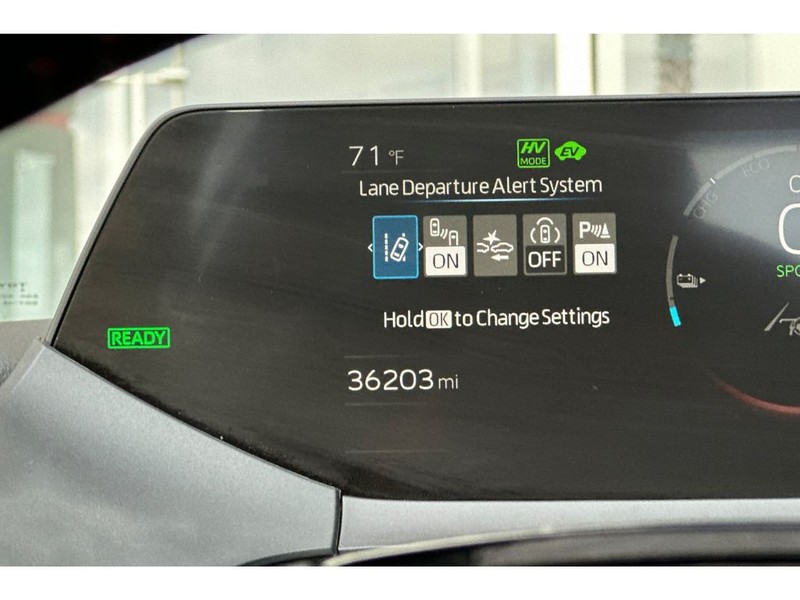 Toyota Prius Prime Vehicle Full-screen Gallery Image 29