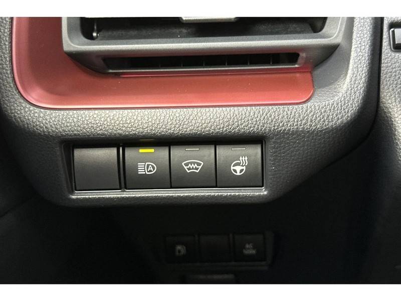 Toyota Prius Prime Vehicle Full-screen Gallery Image 30