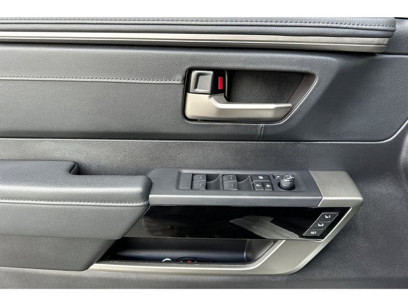 Toyota Tundra Vehicle Full-screen Gallery Image 11