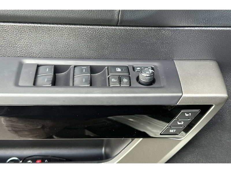 Toyota Tundra Vehicle Full-screen Gallery Image 12