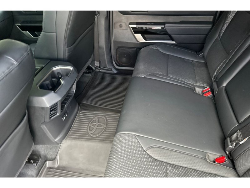 Toyota Tundra Vehicle Full-screen Gallery Image 13