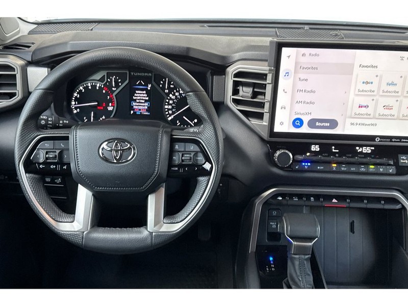 Toyota Tundra Vehicle Full-screen Gallery Image 16