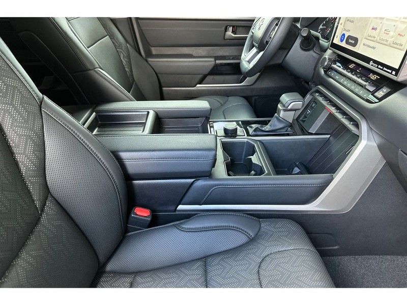 Toyota Tundra Vehicle Full-screen Gallery Image 17