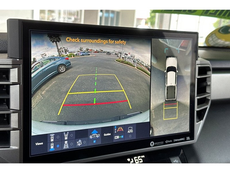 Toyota Tundra Vehicle Full-screen Gallery Image 22