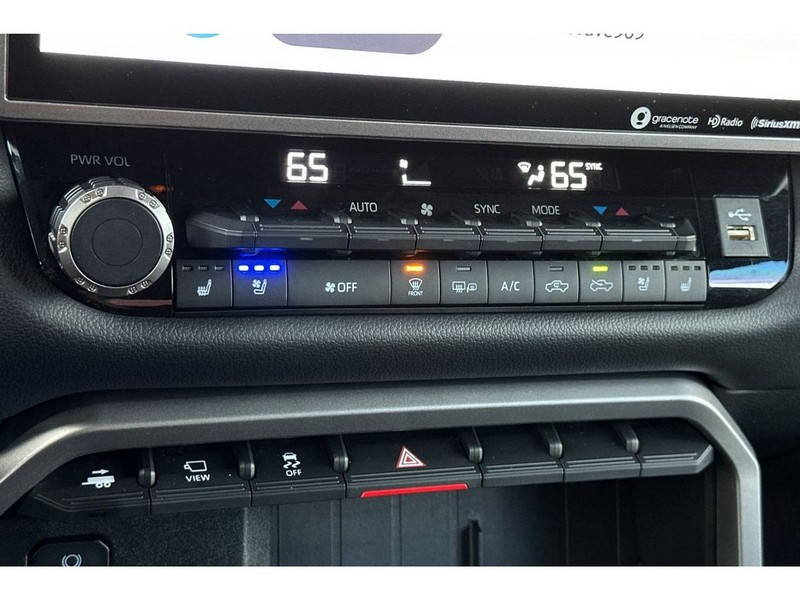 Toyota Tundra Vehicle Full-screen Gallery Image 23