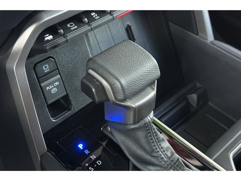 Toyota Tundra Vehicle Full-screen Gallery Image 24
