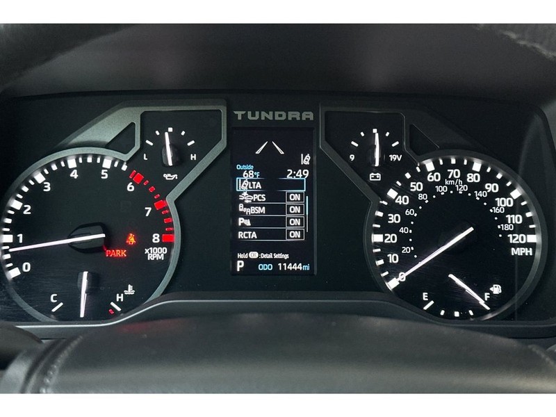 Toyota Tundra Vehicle Full-screen Gallery Image 29