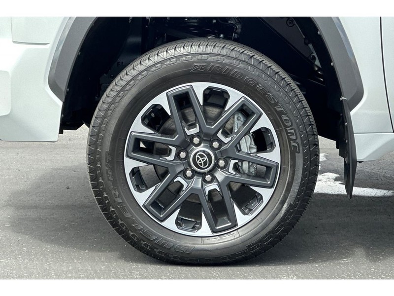 Toyota Tundra Vehicle Full-screen Gallery Image 32