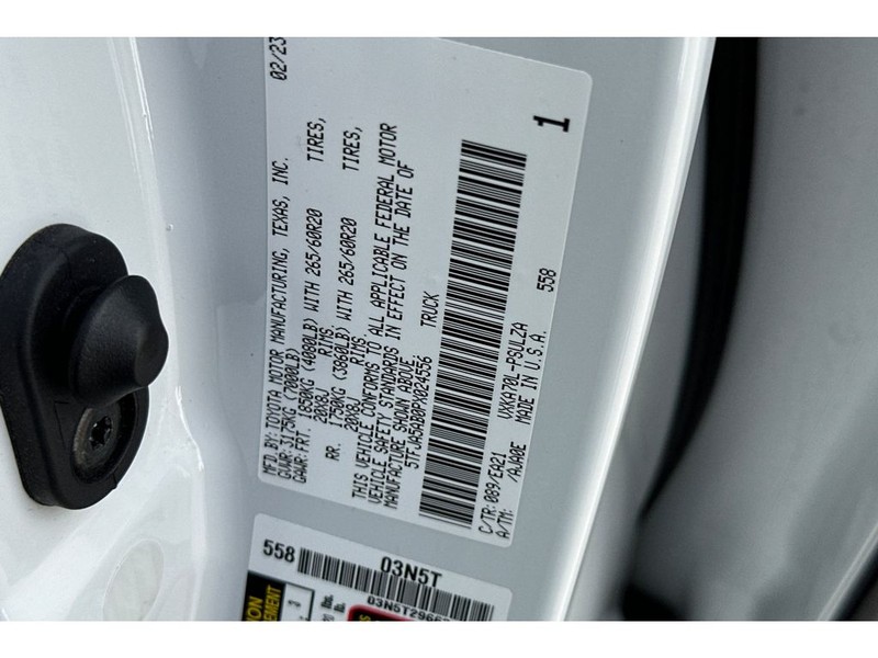 Toyota Tundra Vehicle Full-screen Gallery Image 34