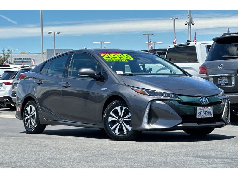 Toyota Prius Prime Vehicle Full-screen Gallery Image 02