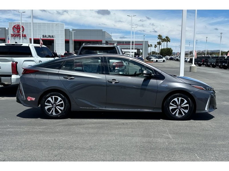 Toyota Prius Prime Vehicle Full-screen Gallery Image 03
