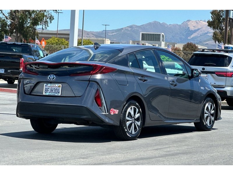 Toyota Prius Prime Vehicle Full-screen Gallery Image 04
