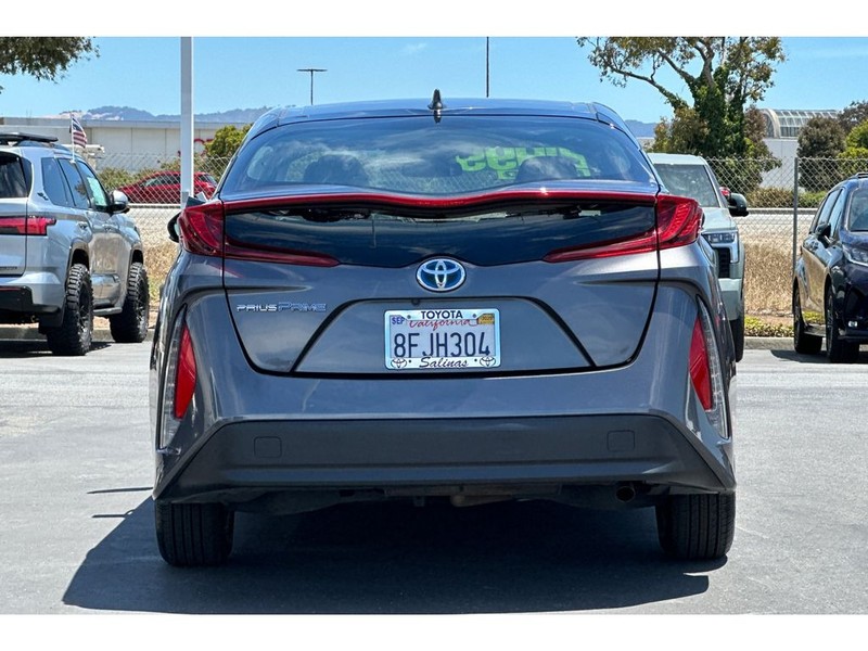 Toyota Prius Prime Vehicle Full-screen Gallery Image 05