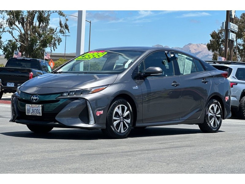 Toyota Prius Prime Vehicle Full-screen Gallery Image 08