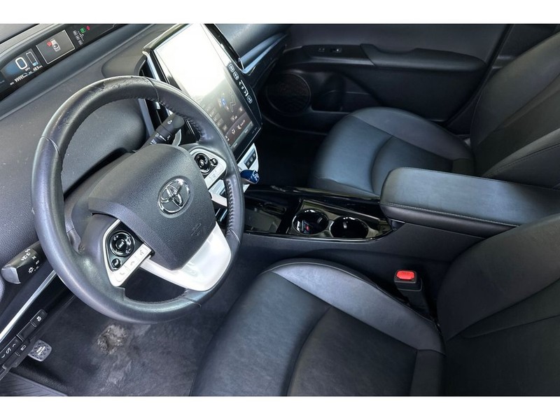 Toyota Prius Prime Vehicle Full-screen Gallery Image 10