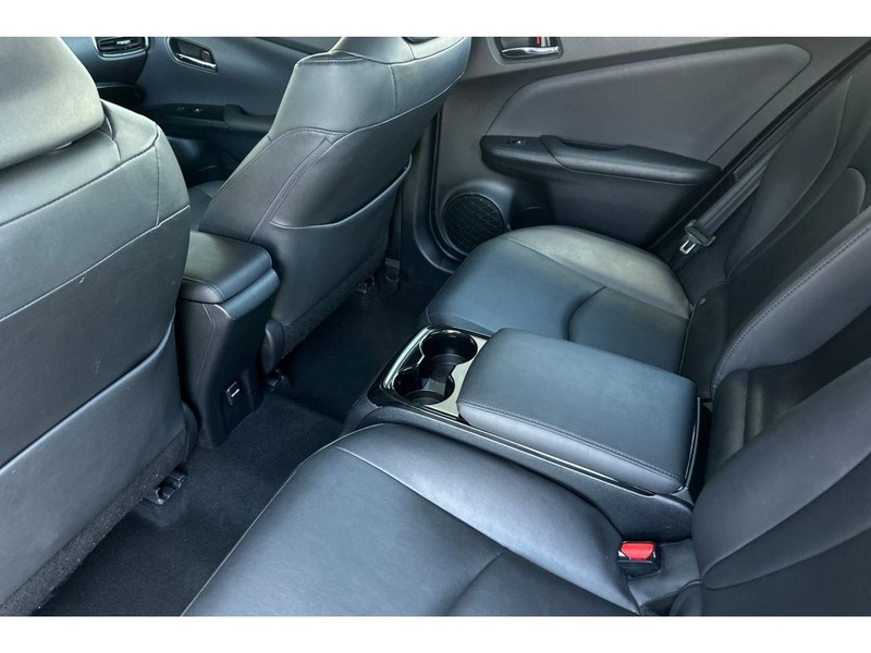 Toyota Prius Prime Vehicle Full-screen Gallery Image 13