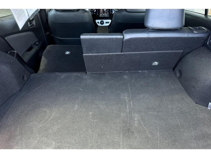 Toyota Prius Prime Vehicle Full-screen Gallery Image 16