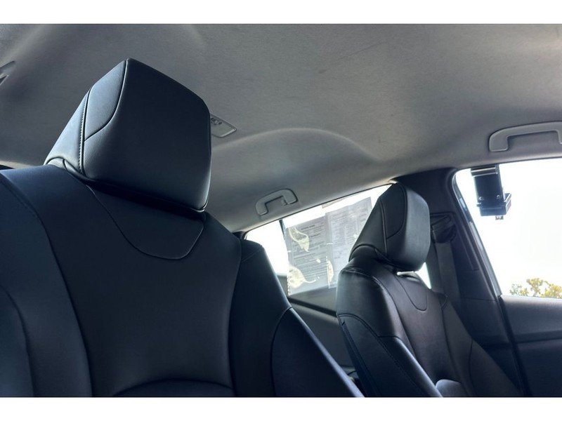Toyota Prius Prime Vehicle Full-screen Gallery Image 18