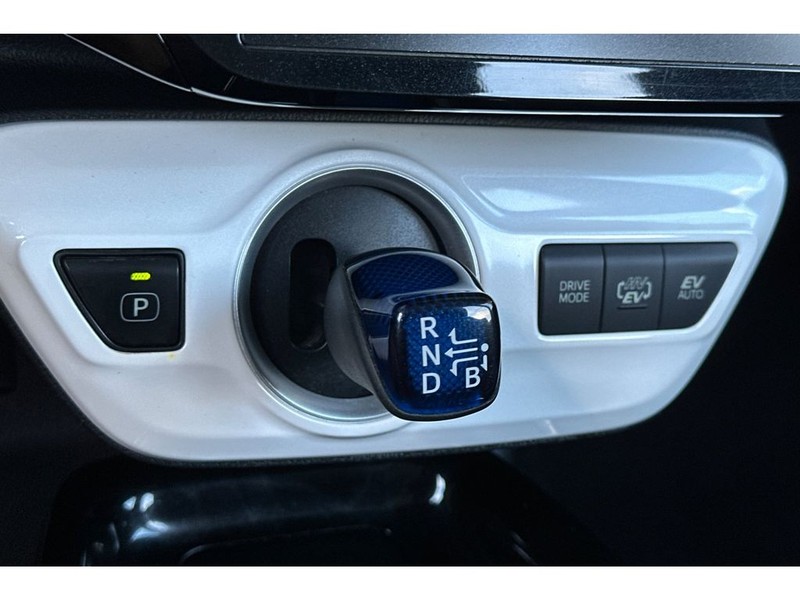 Toyota Prius Prime Vehicle Full-screen Gallery Image 24