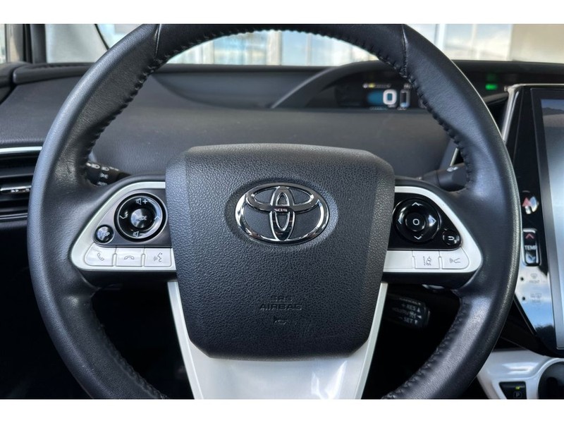 Toyota Prius Prime Vehicle Full-screen Gallery Image 26
