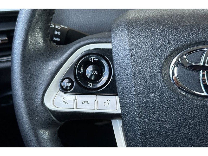 Toyota Prius Prime Vehicle Full-screen Gallery Image 27