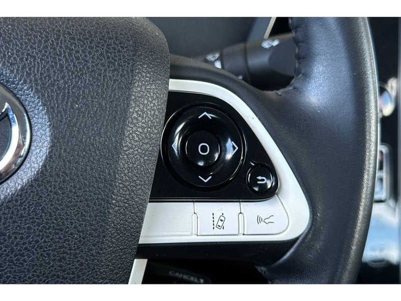 Toyota Prius Prime Vehicle Full-screen Gallery Image 28