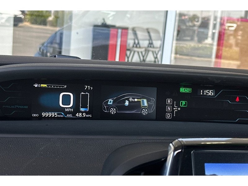 Toyota Prius Prime Vehicle Full-screen Gallery Image 29
