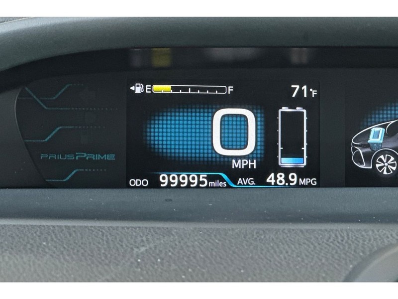 Toyota Prius Prime Vehicle Full-screen Gallery Image 30