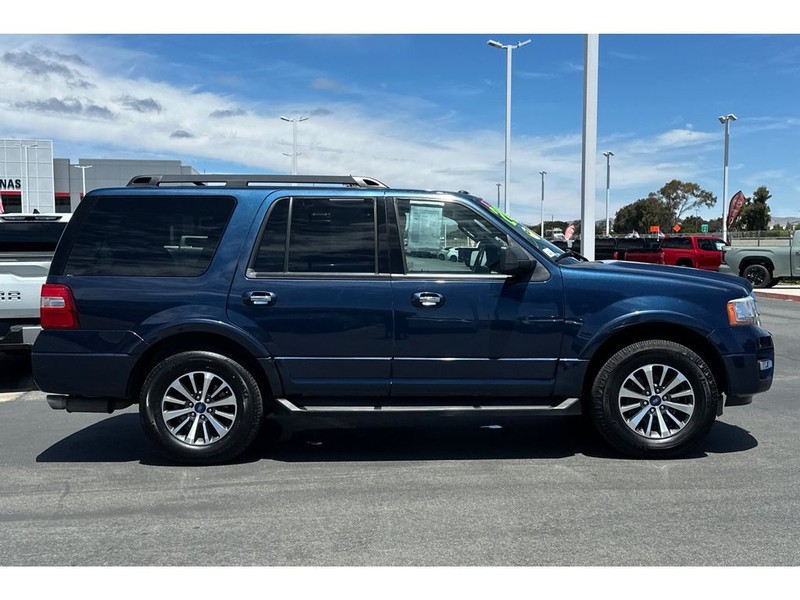 Ford Expedition Vehicle Full-screen Gallery Image 03