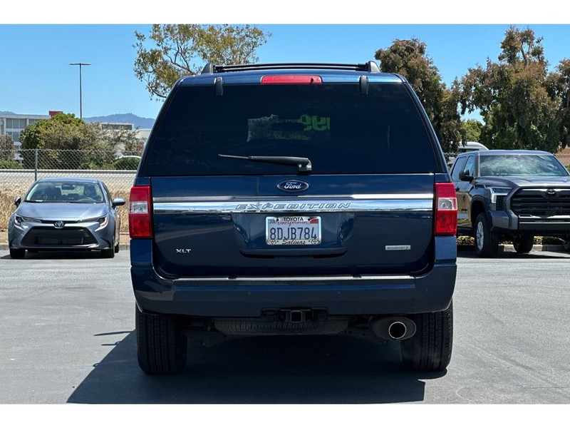 Ford Expedition Vehicle Full-screen Gallery Image 05