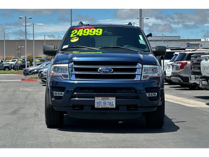 Ford Expedition Vehicle Full-screen Gallery Image 09