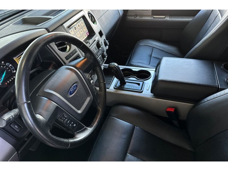 Ford Expedition Vehicle Full-screen Gallery Image 10