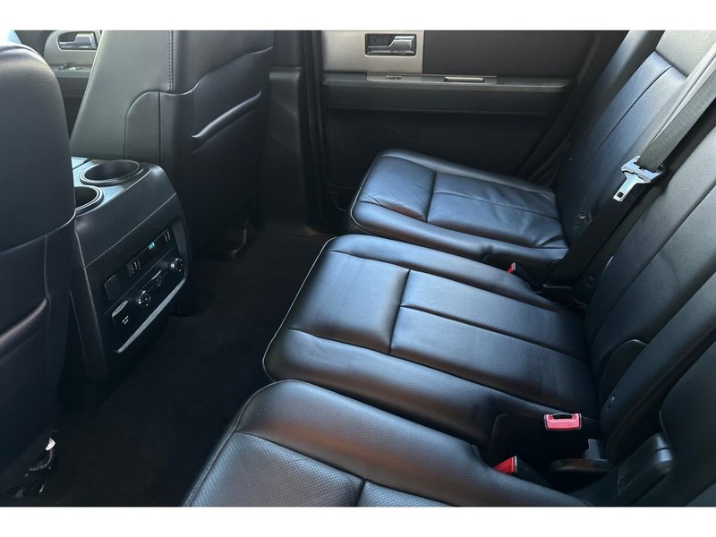 Ford Expedition Vehicle Full-screen Gallery Image 13