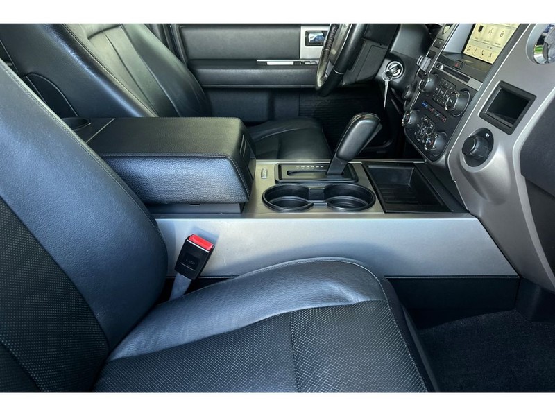 Ford Expedition Vehicle Full-screen Gallery Image 19