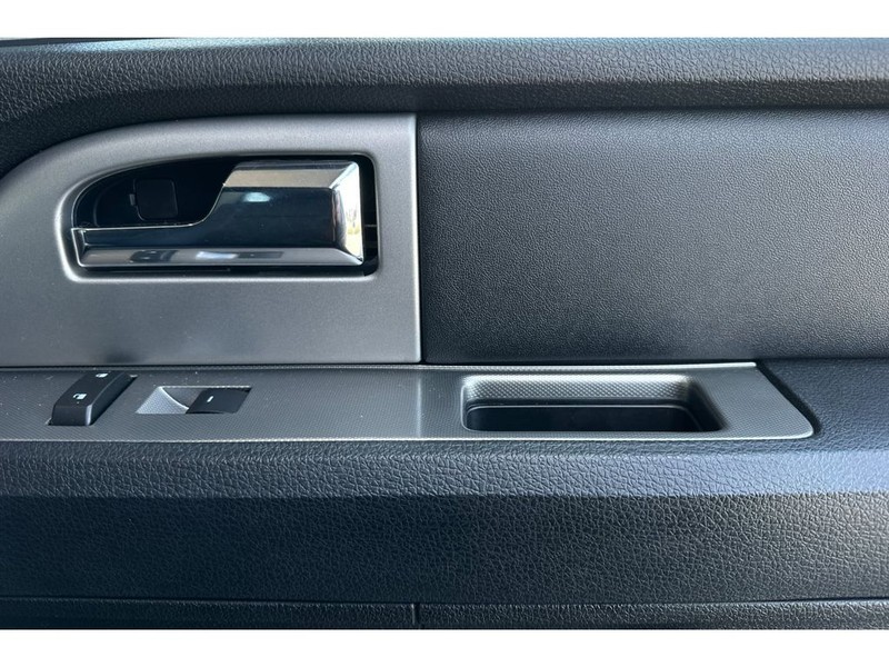 Ford Expedition Vehicle Full-screen Gallery Image 21
