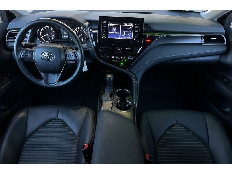 Toyota Camry Vehicle Full-screen Gallery Image 14